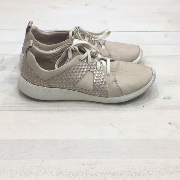 Clark’s leather sneakers with max cushion sz 9 - Picture 2 of 4